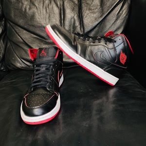 Jordan 1 Mid Size 12